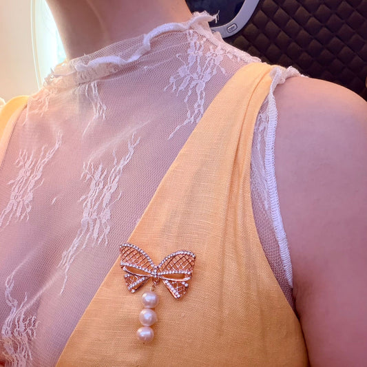 Baroque Pearl Ribbon Brooch