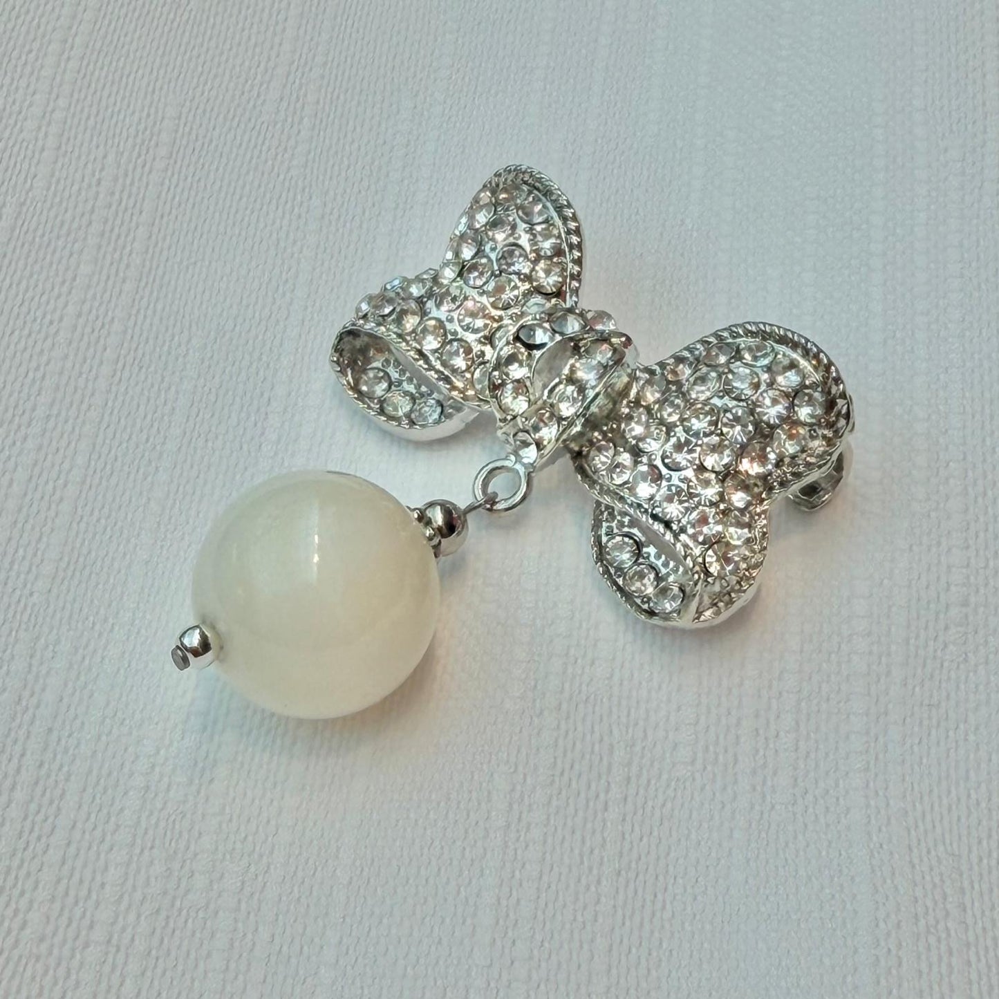 White Tridacna Ribbon Brooch