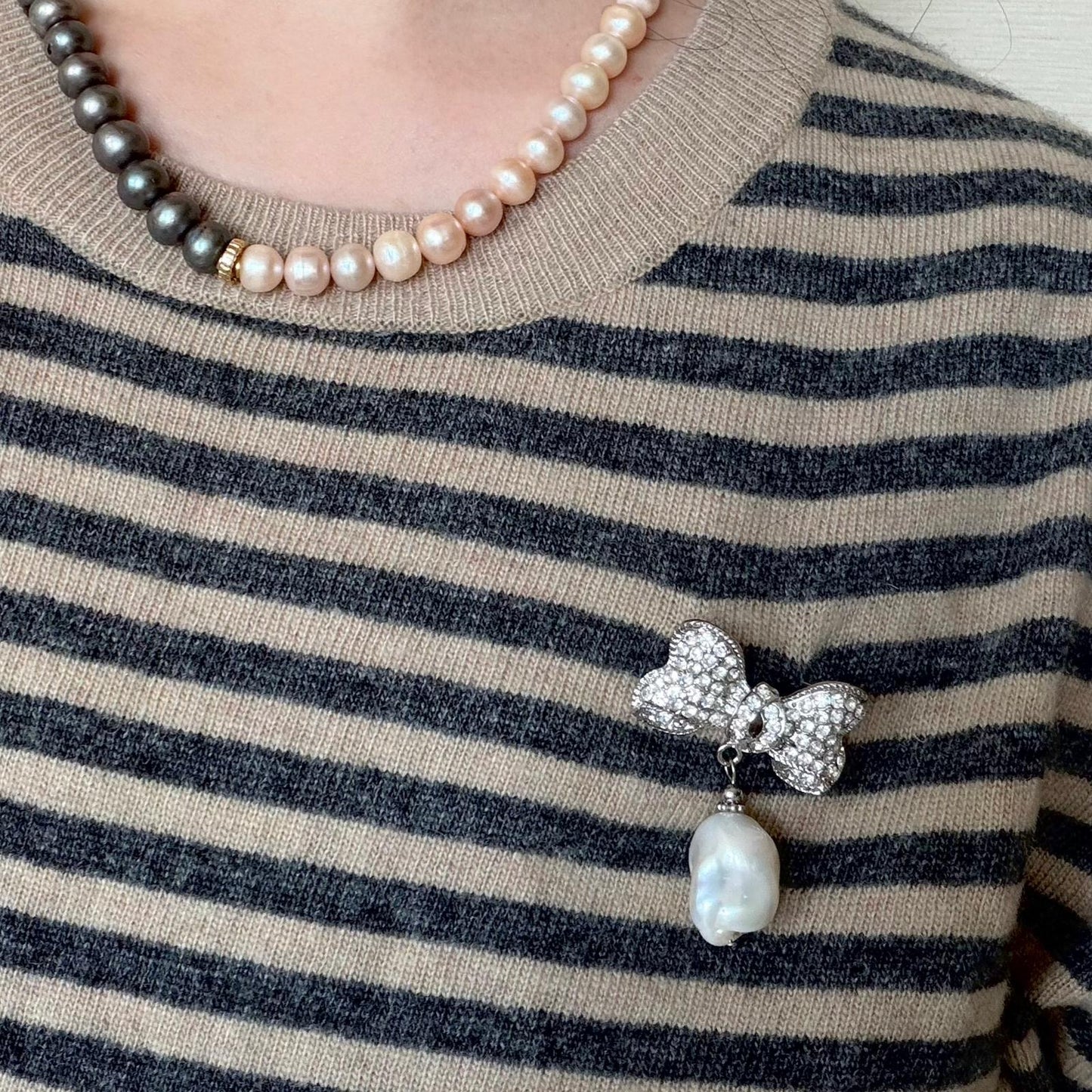 Puffy Baroque Pearl Ribbon Brooch