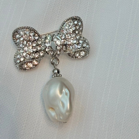 Puffy Baroque Pearl Ribbon Brooch