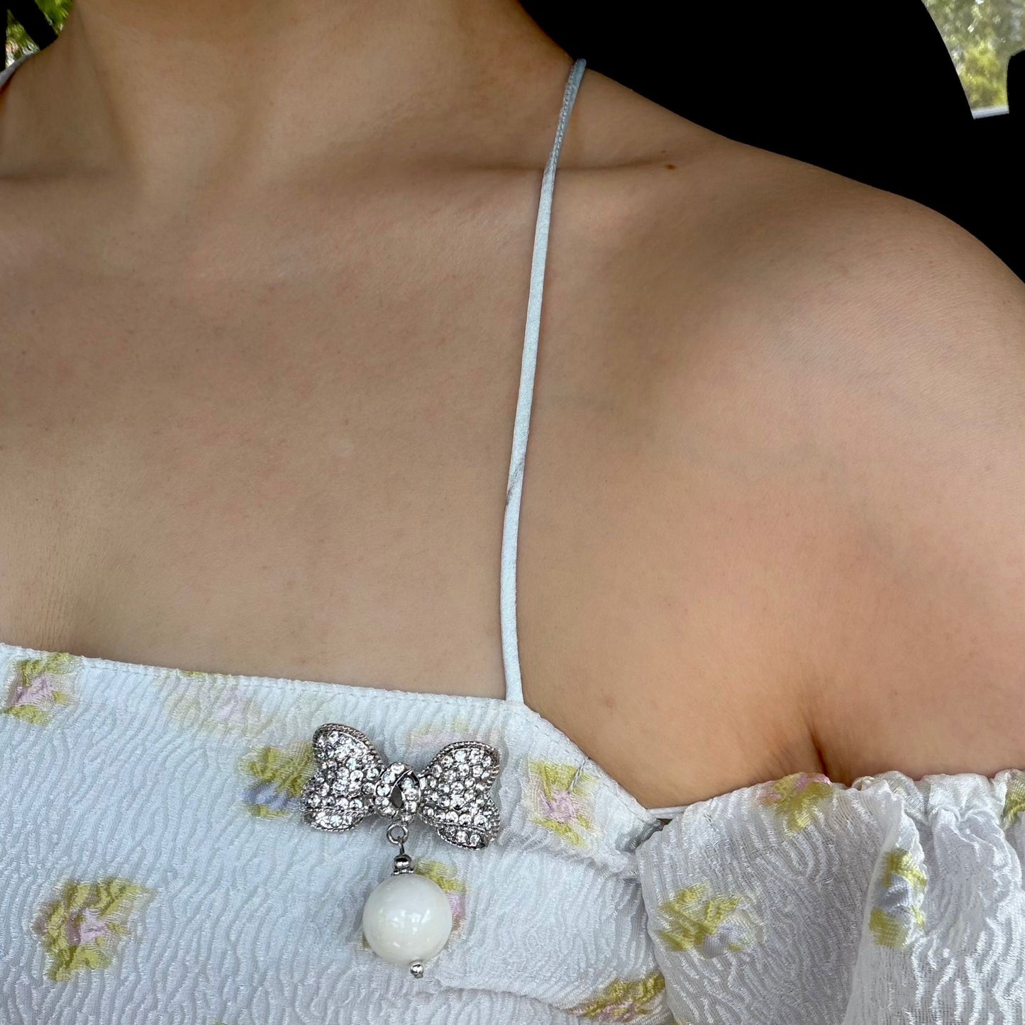 White Tridacna Ribbon Brooch