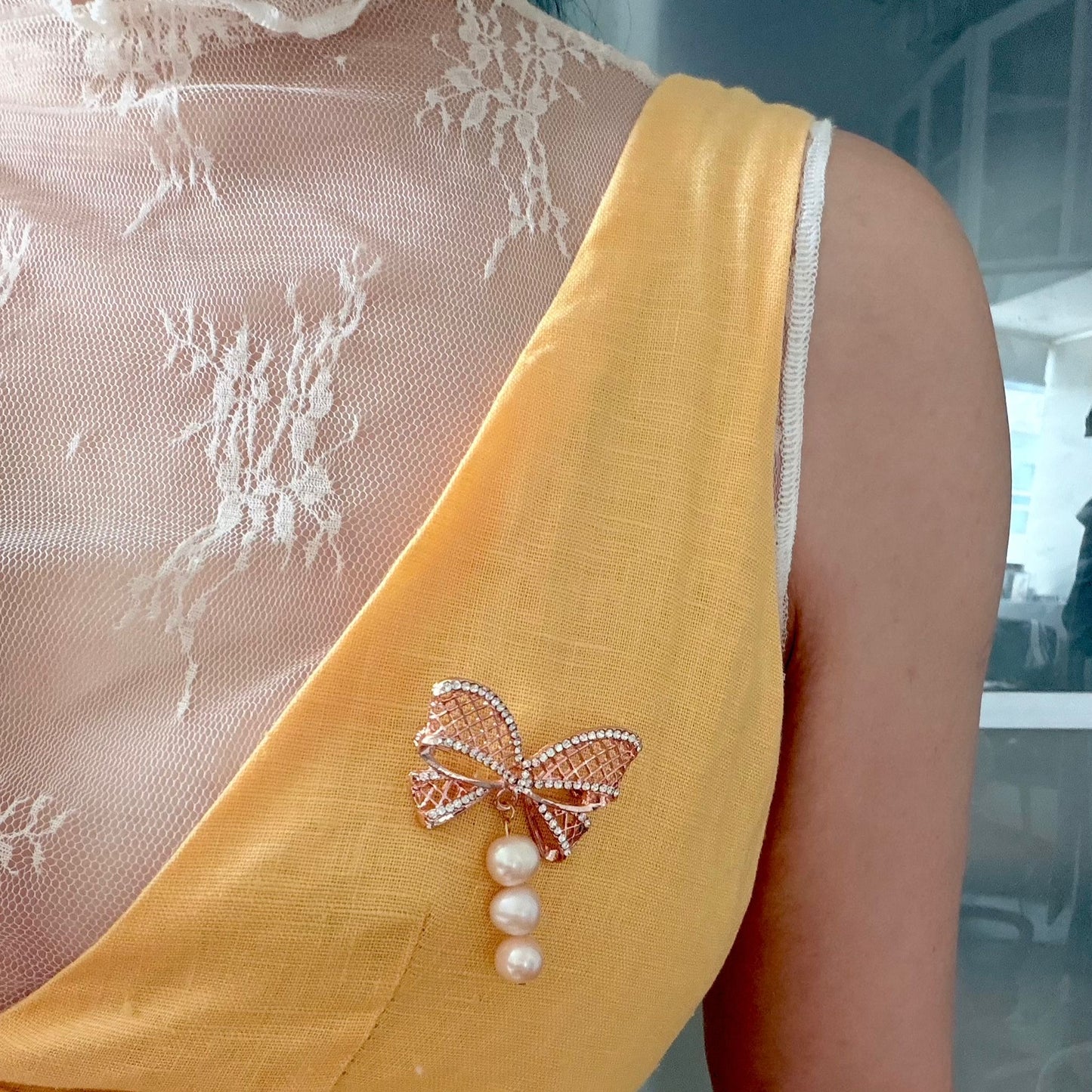 Baroque Pearl Ribbon Brooch