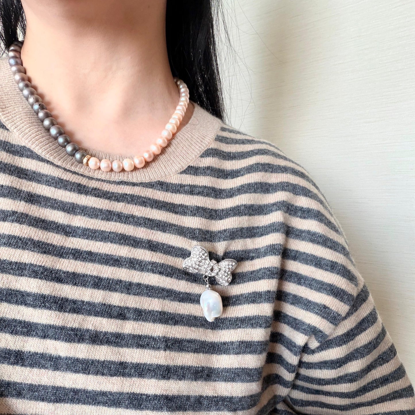 Puffy Baroque Pearl Ribbon Brooch