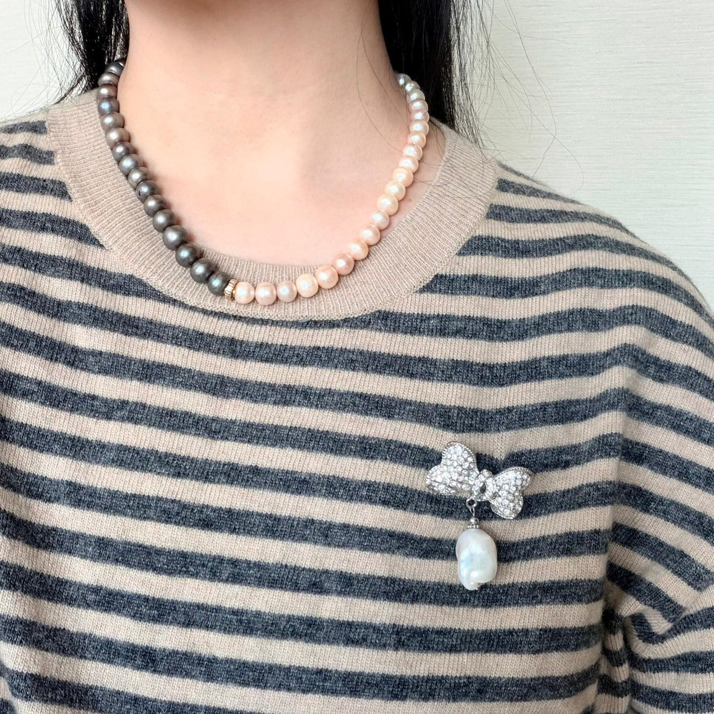 Puffy Baroque Pearl Ribbon Brooch