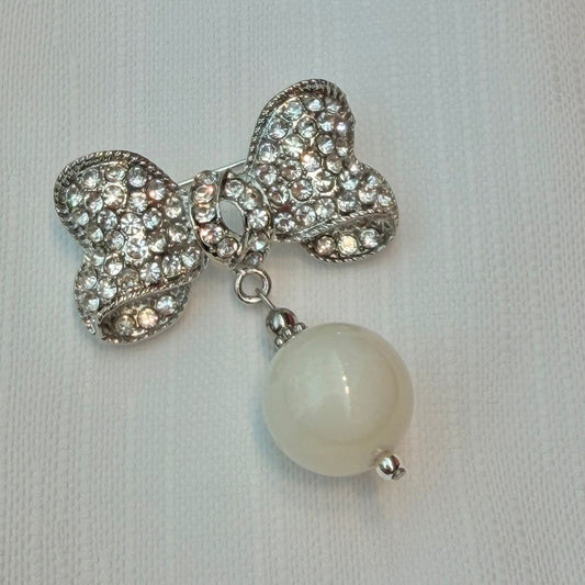 White Tridacna Ribbon Brooch